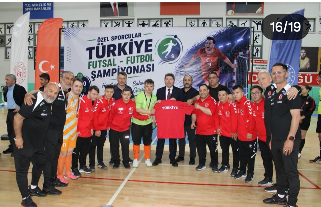 KAYSERİ'NİN GÜLLERİ FUTSAL TÜRKİYE ŞAMPİYONU 