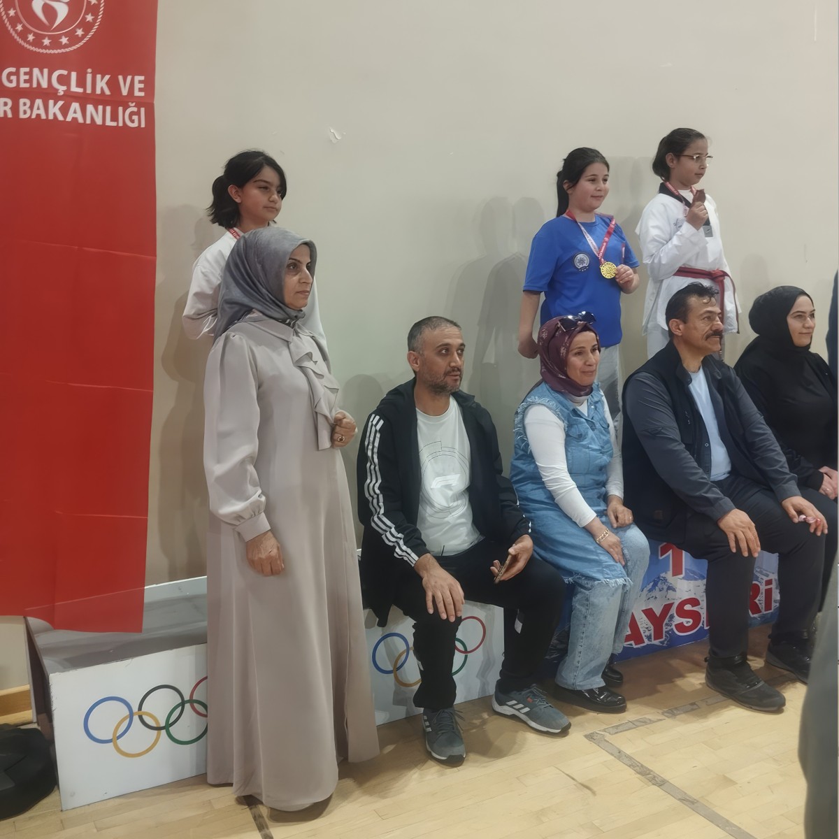 EMNİYET ERVA YİNE KÜRSÜDEN İNMEDİ