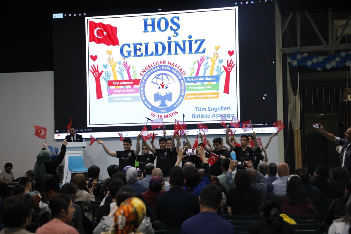 ENGELLER DEĞİL YETENEKLER SAHNEDEYDİ