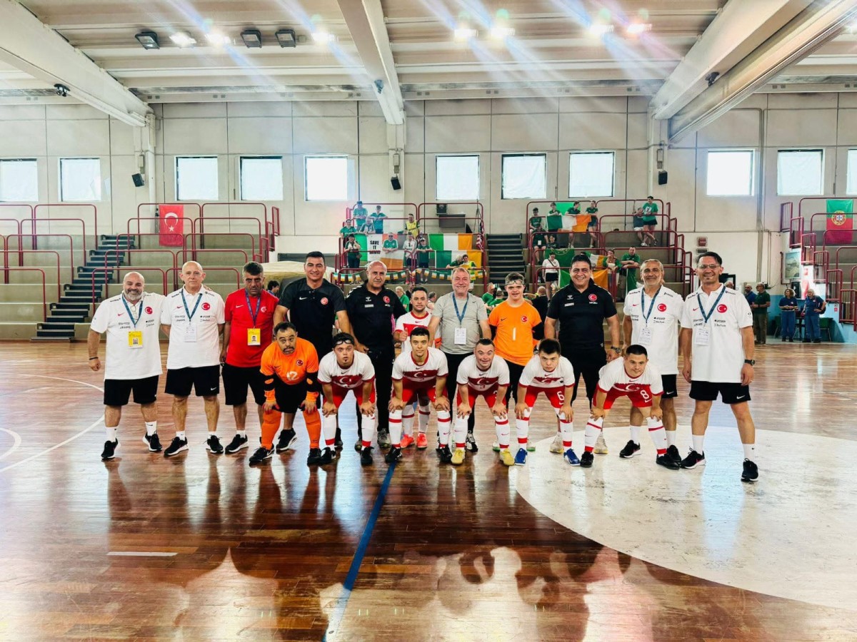 DOWN SENDROMU FUTSAL MİLLİ TAKIM AVRUPA'DAN KUPA İLE DÖNÜYOR 