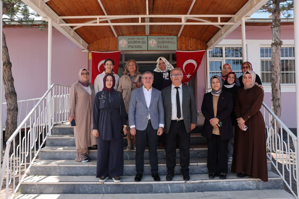 BAŞKAN ÖZDOĞAN, EL EMEĞİ GÖZ NURU ESERLERİ İNCELEDİ