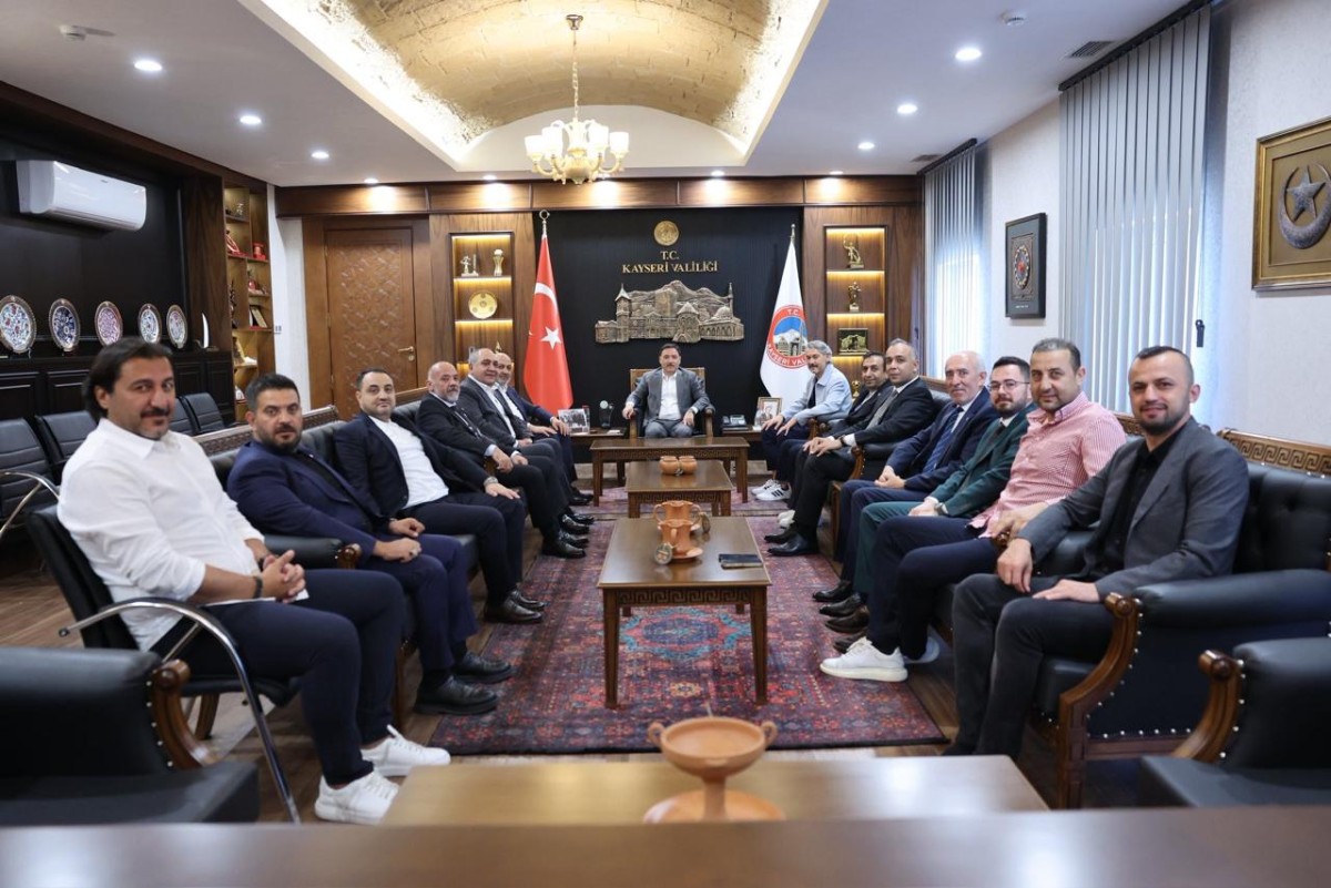 KAYSERİSPOR YÖNETİM KURULU VALİ ÇİÇEK'İ ZİYARET ETTİ 