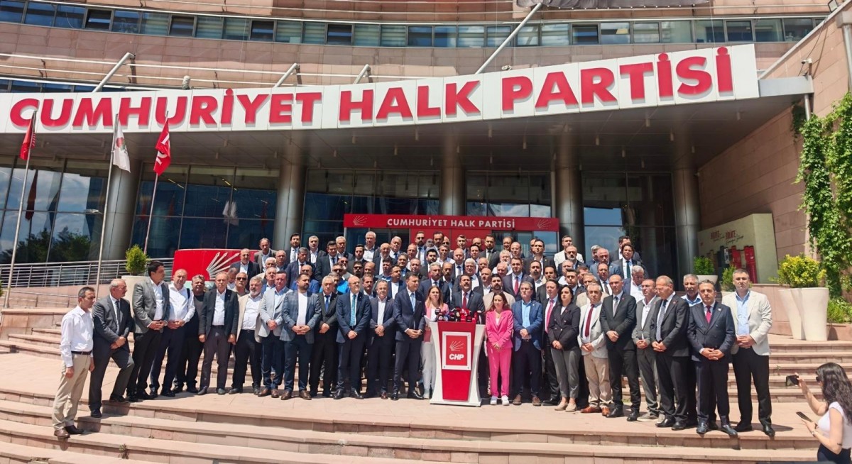 CHP'Lİ 74 İL BAŞKANLIĞlNDAN GENEL MERKEZ ÖNÜNDE ORTAK BASIN AÇlKLAMASl YAPTI