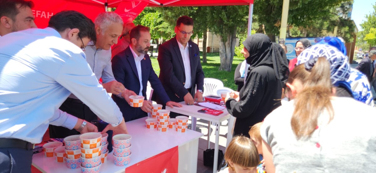 YENİDEN REFAH PARTİSİNDEN AŞURE İKRAMl