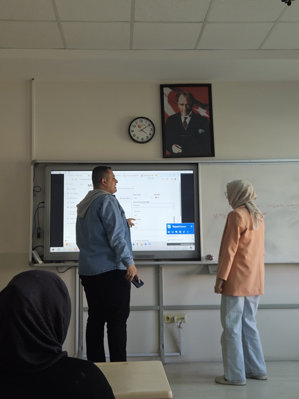 ERÜ'DE BİR İLK: YAPAY ZEKA OKURYAZARLIĞI DERSLERİ 