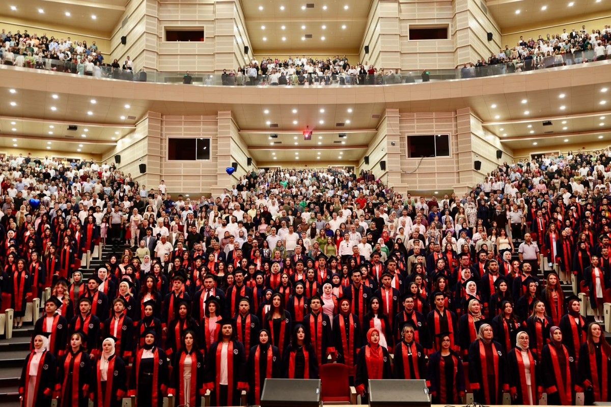 ERÜ SAĞLIK HİZMETLERİ MESLEK YÜKSEKOKULU YENİ MEZUNLARINI VERDİ   