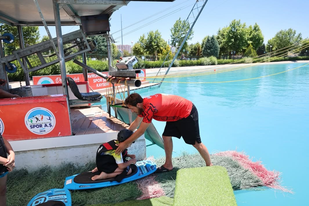 KAYSERİ BÜYÜKŞEHİR’İN YAZ SPOR OKULLARI KAPILARINI AÇTI