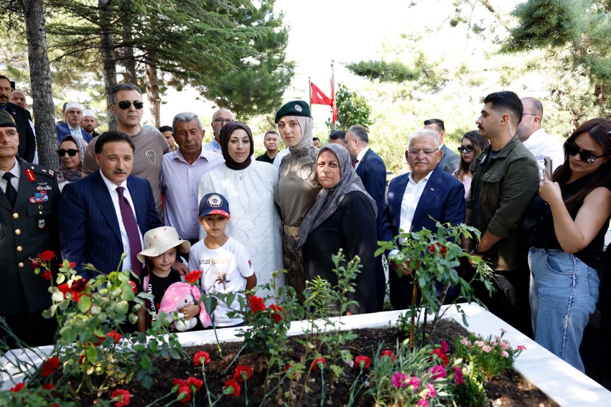 DOĞANAY VE YİĞİT’İ KABRİ BAŞINDA ANILDI