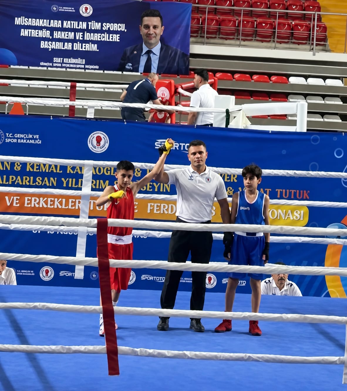 KAYSERİLİ BOKSÖRLER SİVAS'TA RAKİPLERİNE RİNGİ DAR EDİYOR