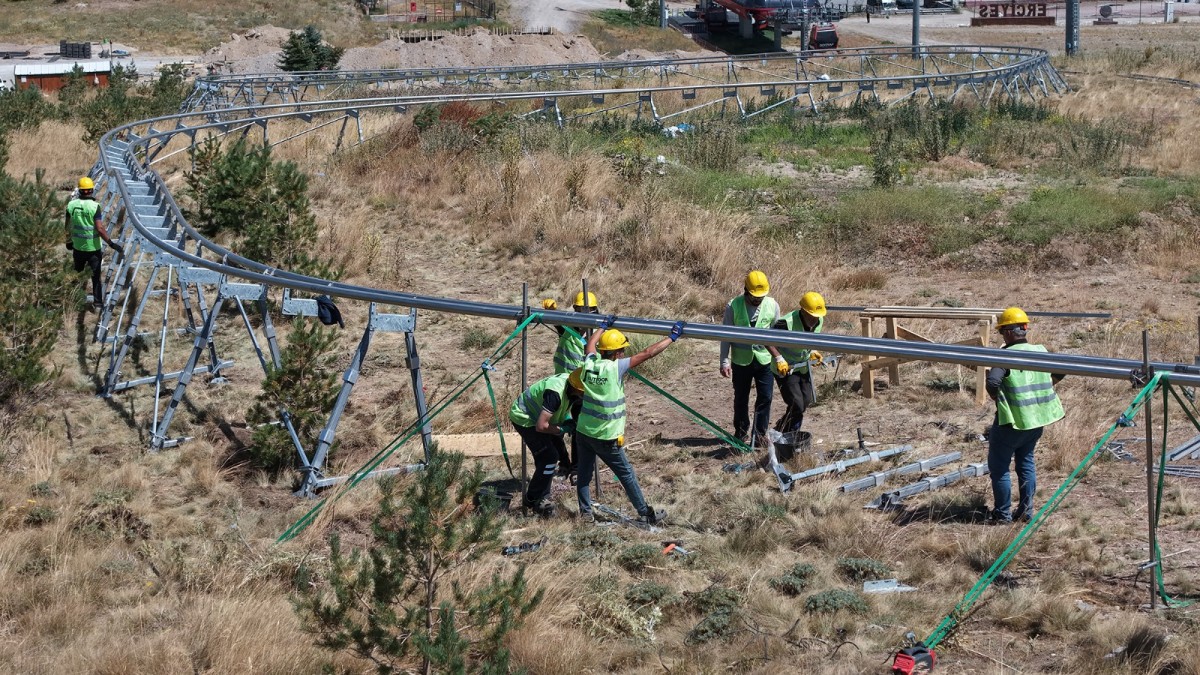 DAĞ KIZAĞINDA RAYLAR YERİNE OTURUYOR