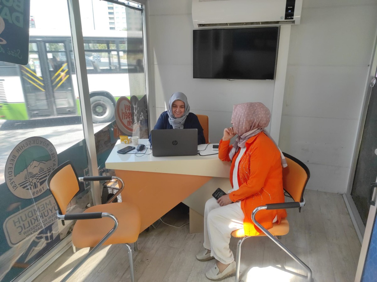 MOBİL BEYAZ MASA ŞEHRİN DÖRT BİR YANINDA TALEPLERİ DİNLİYOR