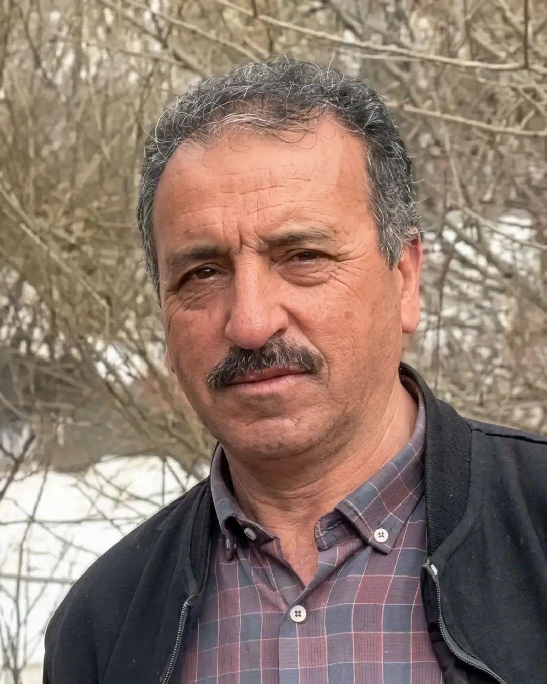 YAHYALI’DA CEVİZ AĞACINDAN DÜŞEN EMEKLİ ÖĞRETMEN HAYATINI KAYBETTİ