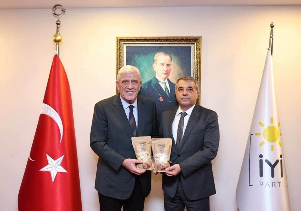 TOMARZA ÇEREZLİK KABAK ÇEKİRDEĞİ DERVİŞOĞLU’NA HEDİYE EDİLDİ