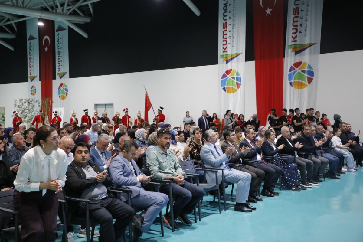 ENGELLER DEĞİL YETENEKLER SAHNEDEYDİ