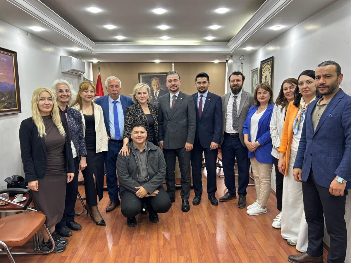 CHP'LİLER ECZACILAR ODASINI ZİYARET ETTİ 