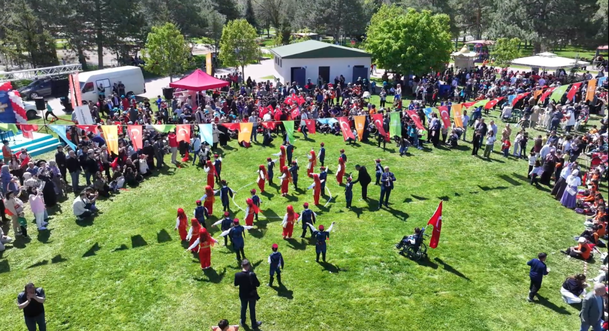 BAŞKAN ÇOLAKBAYRAKDAR’DAN GENÇLİK ŞÖLENİNE DAVET
