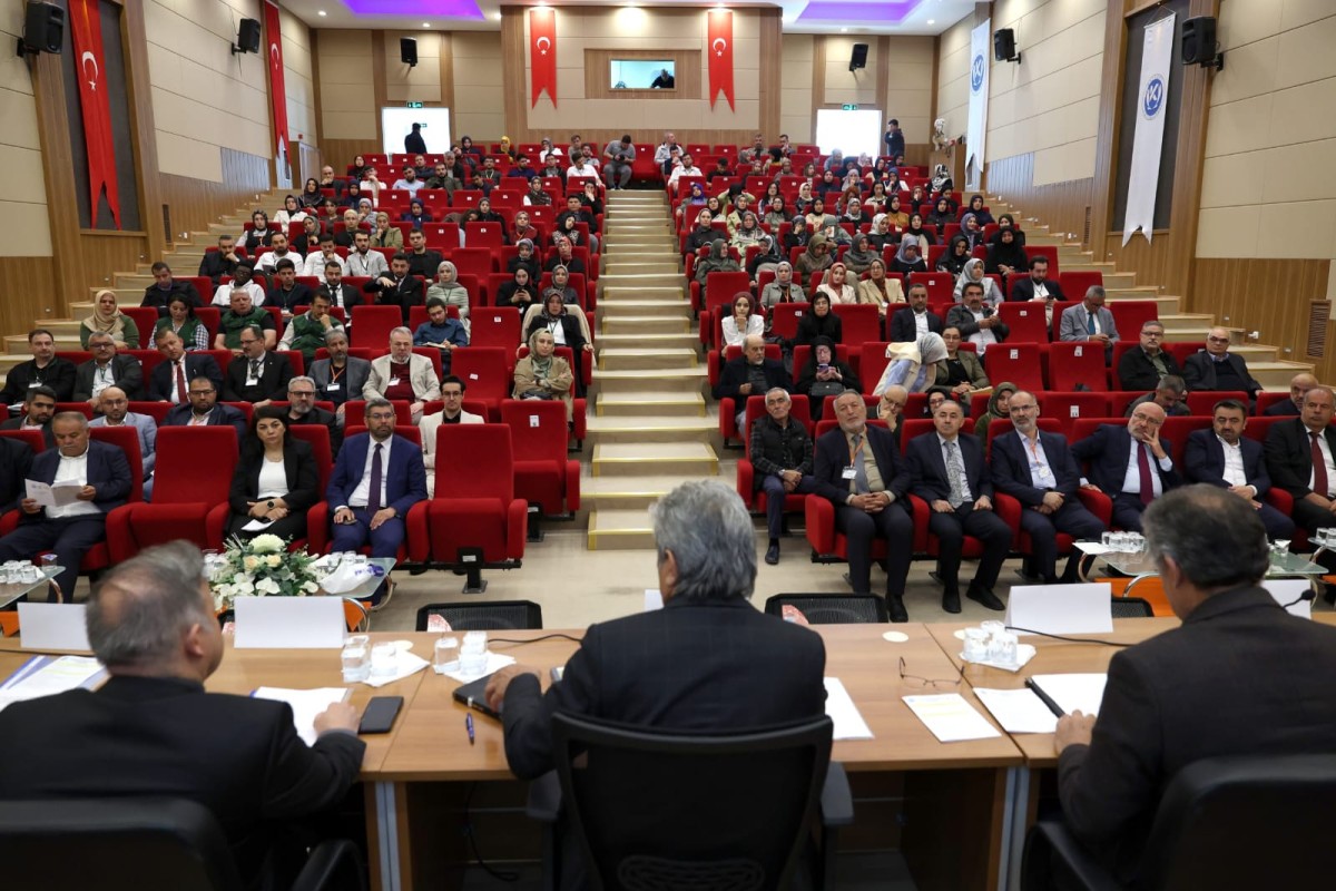 DEVELİ'DE M.ASIM KÖKSAL, SEMPOZYUMU DÜZENLENDİ 