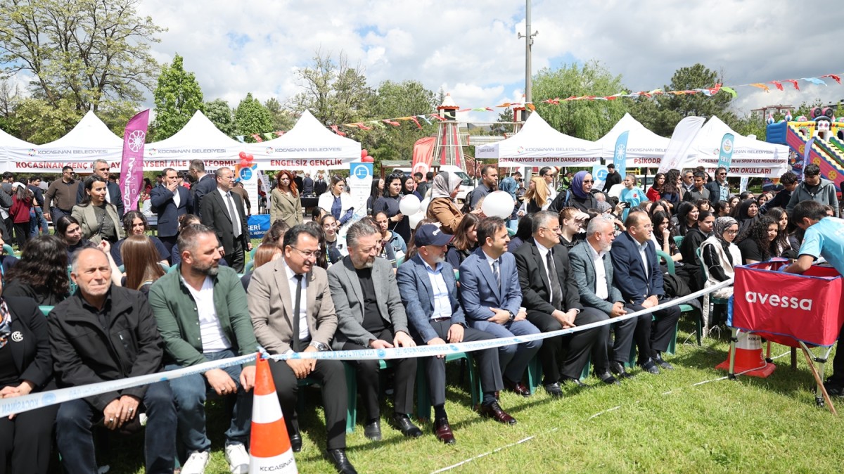 KOCASİNAN’DA GENÇLİK ŞÖLENİ’NE YOĞUN İLGİ