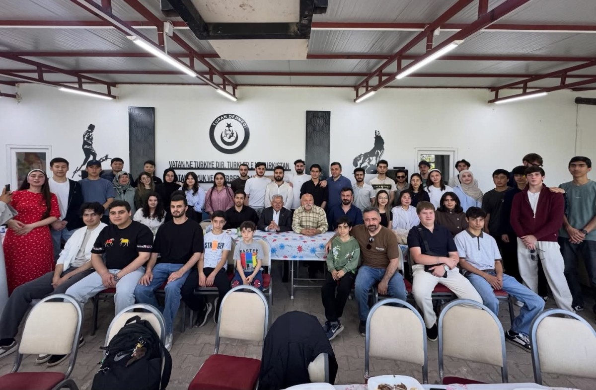 BÜYÜKKILIÇ, TÜRKİ CUMHURİYETLERİ ÖĞRENCİLERİ İLE BULUŞTU 