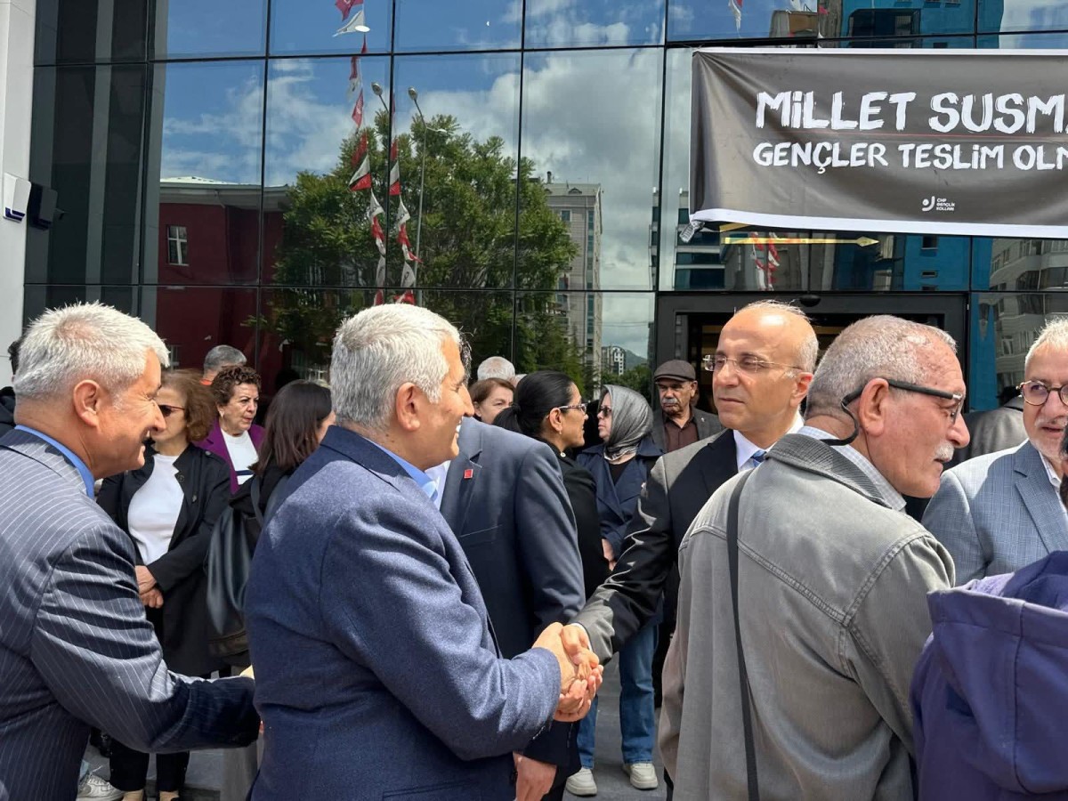 CUMHURİYET HALK PARTİSİ'NDE BAYRAMLAŞMA 