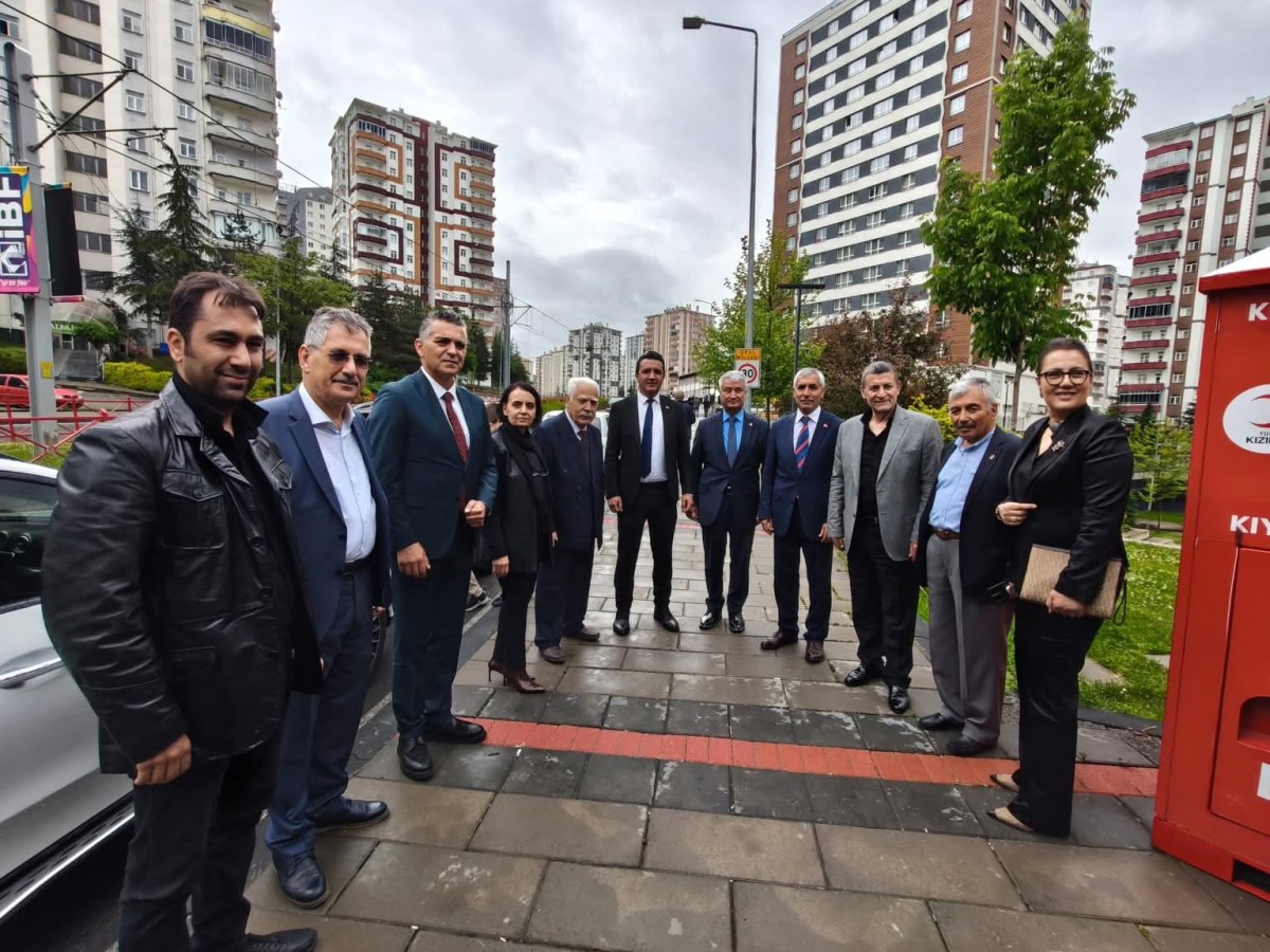 YENİ UFUKLAR DERNEĞİNDE COŞKULU BAYRAMLAŞMA 