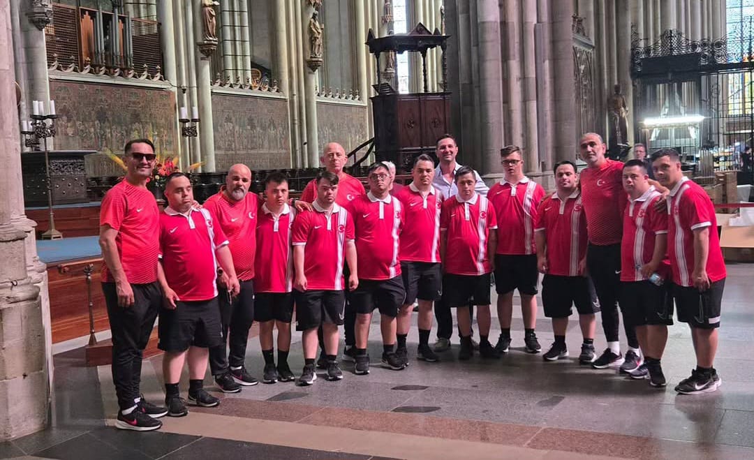 DOWN SENDROMU FUTSAL MİLLİ TAKIM AVRUPA'DAN KUPA İLE DÖNÜYOR