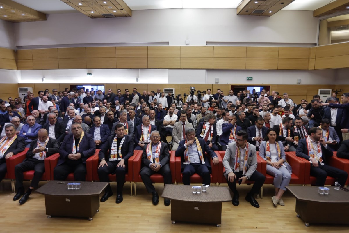 KAYSERİSPOR OLAĞANÜSTÜ GENEL KURULU DİVAN BAŞKANI BÜYÜKKILIÇ: “ŞEHİR BUGÜN AYAKTA”