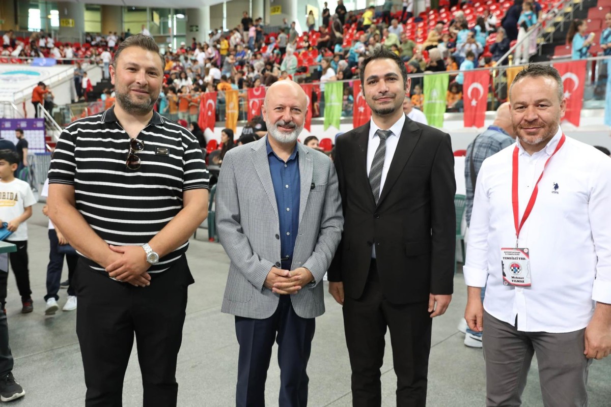 KOCASİNAN, ÇOCUKLARIN ZİHİNSEL GELİŞİMİNE SATRANÇLA DESTEK OLUYOR