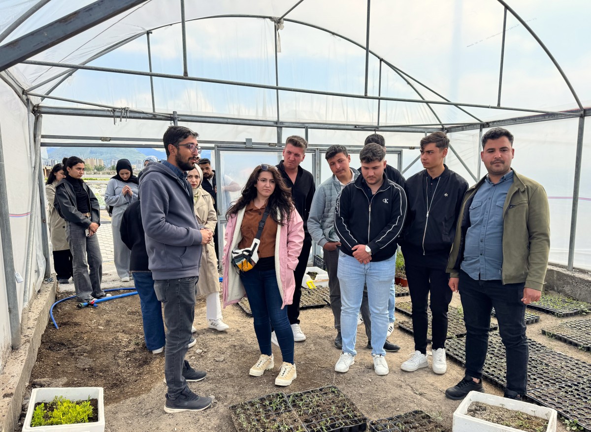 ÖĞRENCİLER DOĞAL ÜRÜNLER BAHÇESİ’NDE UYGULAMALI EĞİTİM ALDI