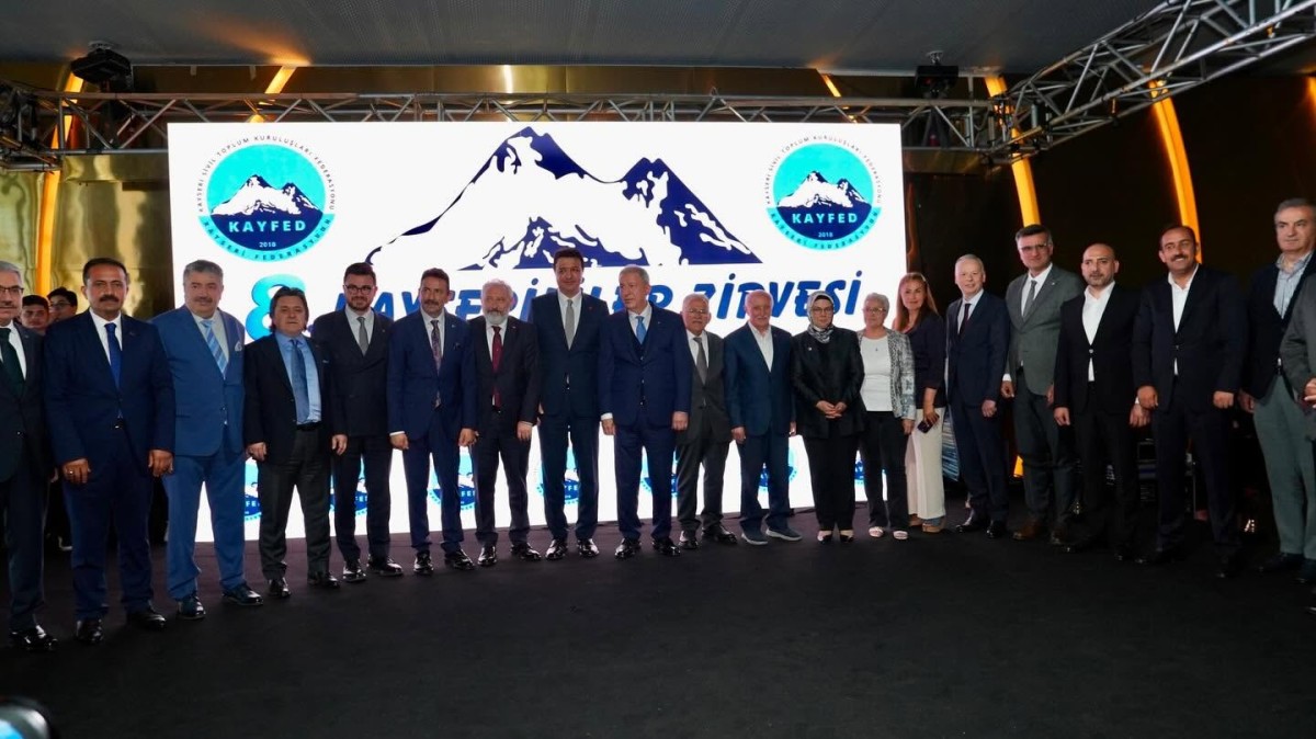 8. KAYSERİLİLER ZİRVESİ'NDE BİRLİK, BERABERLİK VE DAYANIŞMA VURGUSU