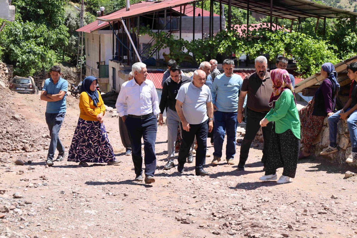 BAŞKAN ESAT ÖZTÜRK, SELDEN ETKİLENEN MAHALLELERDE İNCELEMELERDE BULUNDU