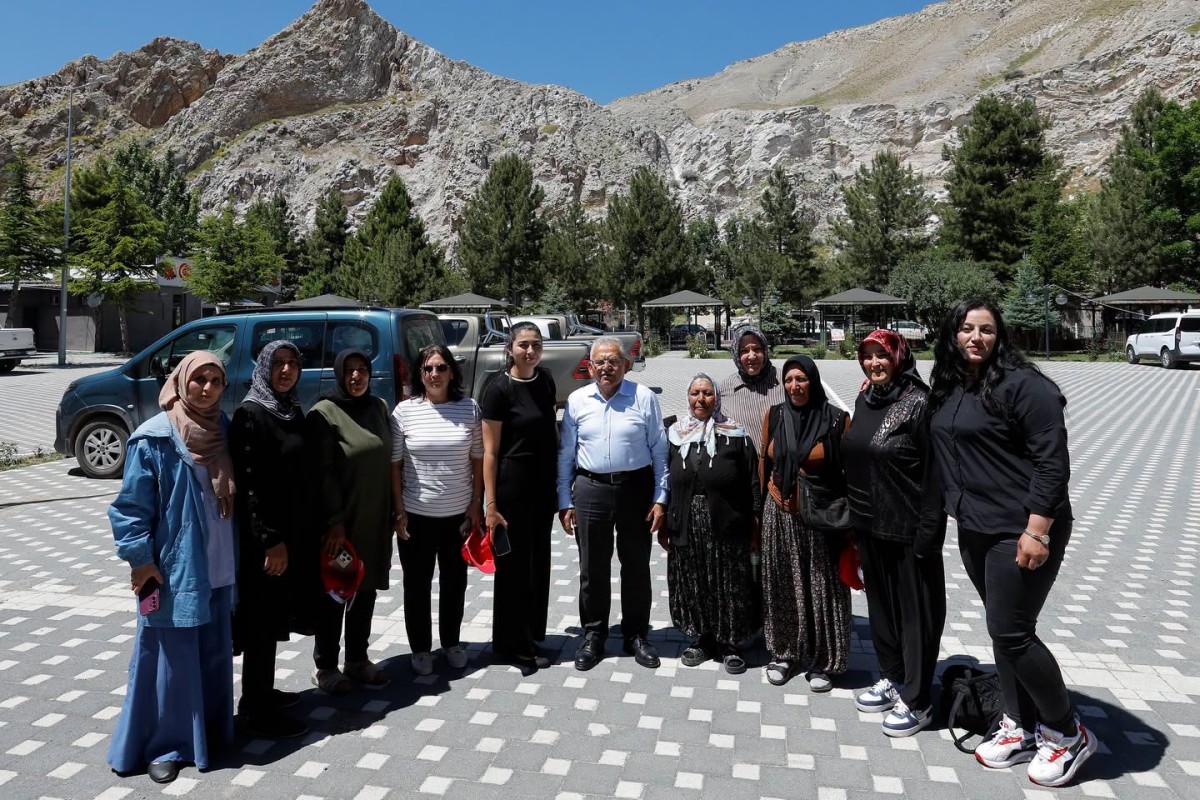  AKKIŞLA VE SARIOĞLAN ÇİFTLİK MAHALLESİ’NE BAŞKAN BÜYÜKKILIÇ’TAN ZİYARET