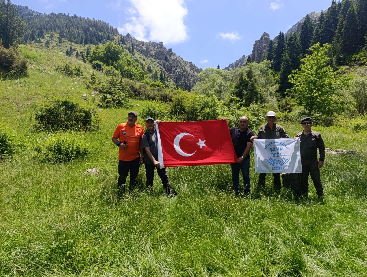 DEVELİ'NİN DOĞAL GÜZELLİKLERİNİ YÜRÜYEREK KEŞFEDİYORLAR