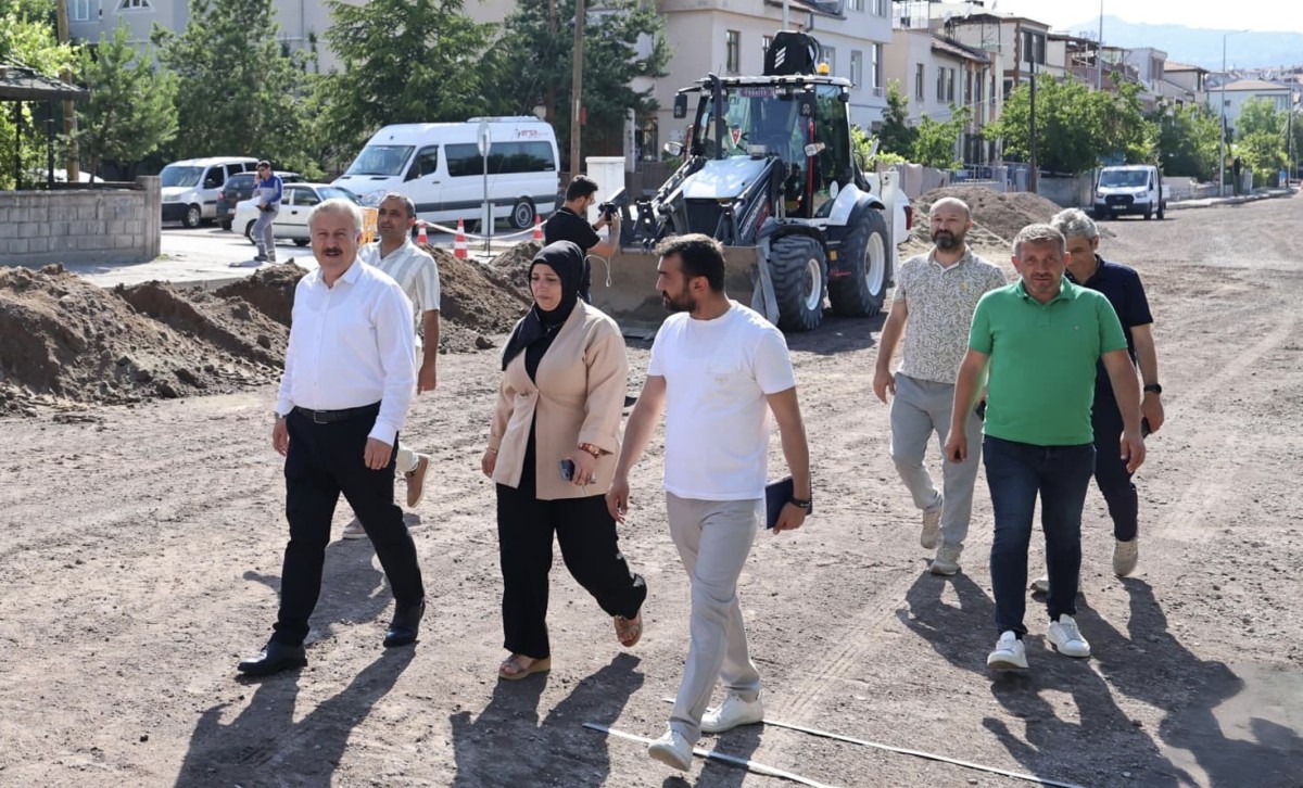 MELİKGAZİ BELEDİYESİ’NDEN 4 MAHALLEYE ASFALT ATAĞI