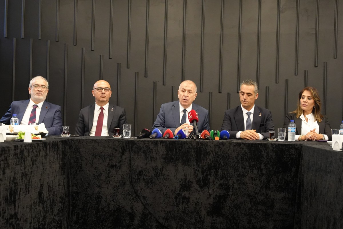 NATO NİYE VAR? ÖZGÜRLÜK VE DEMOKRASİYİ KORUMAK İÇİN. SİZ ÖZGÜRLÜĞÜ ORTADAN KALDIRIYORSUNUZ DEMOKRASİ ZATEN YOK