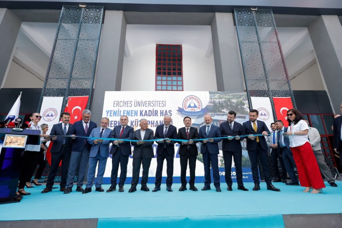 YENİLENEN KADİR HAS MERKEZ KÜTÜPHANESİ'NİN AÇILIŞI YAPILDI