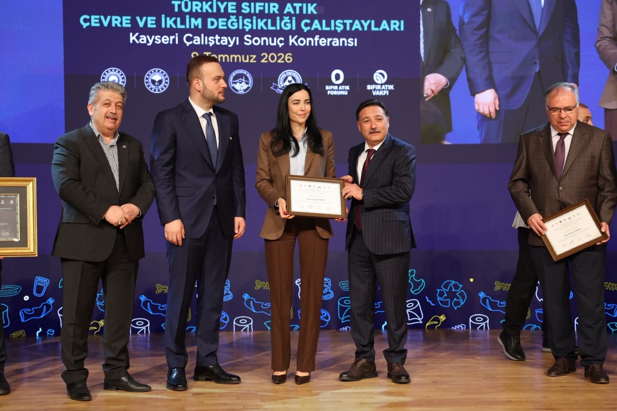 TÜRKİYE SIFIR ATIK ÇALIŞTAYI SONUÇ KONFERANSI’NDA BÜYÜKŞEHİR’E TEŞEKKÜR PLAKETİ