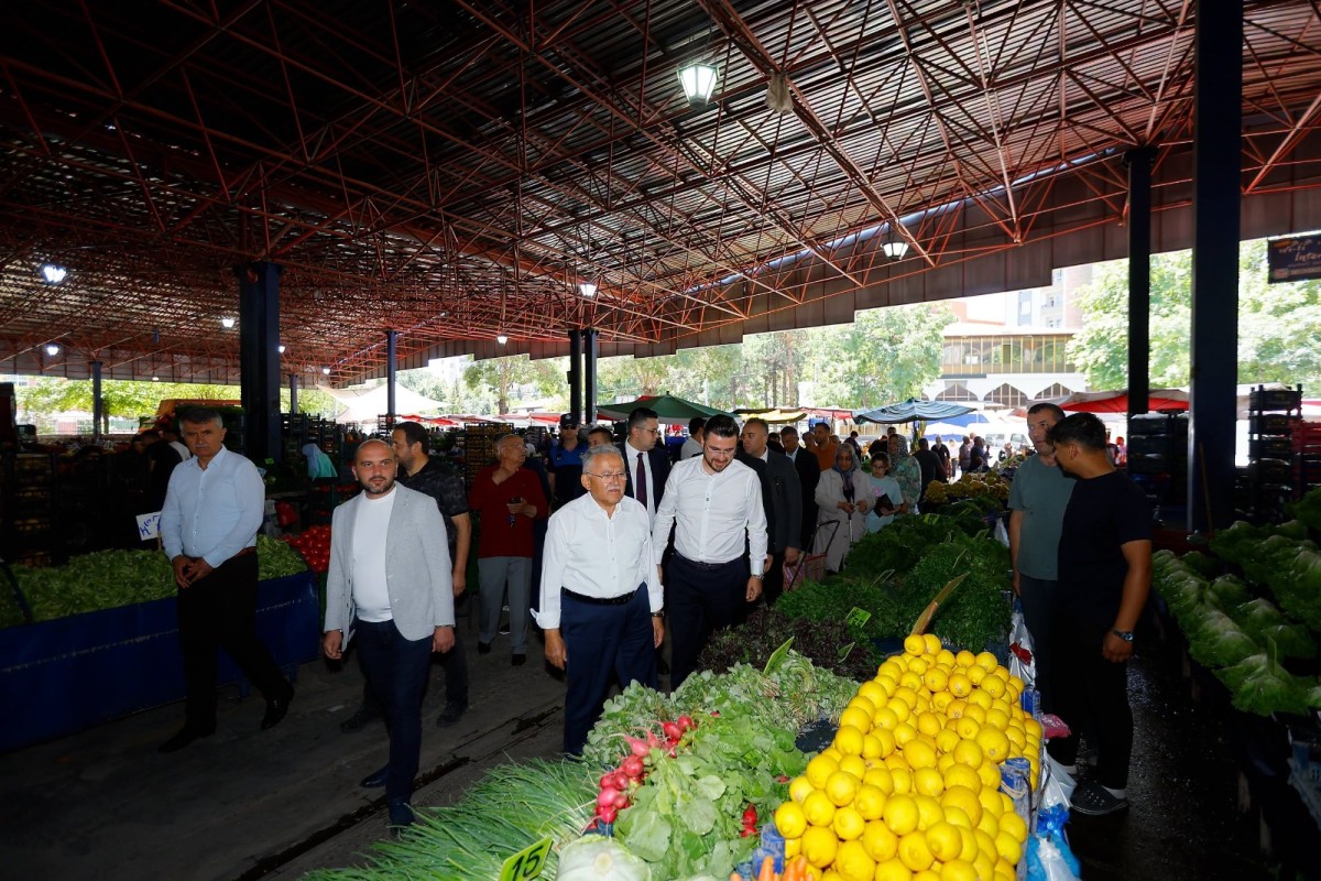 HÜRRİYET PAZAR YERİ'NDE ESNAF VE VATANDAŞLARLA BULUŞMA