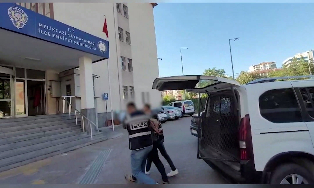 UYUŞTURUCU SATICISI YAKALANDI