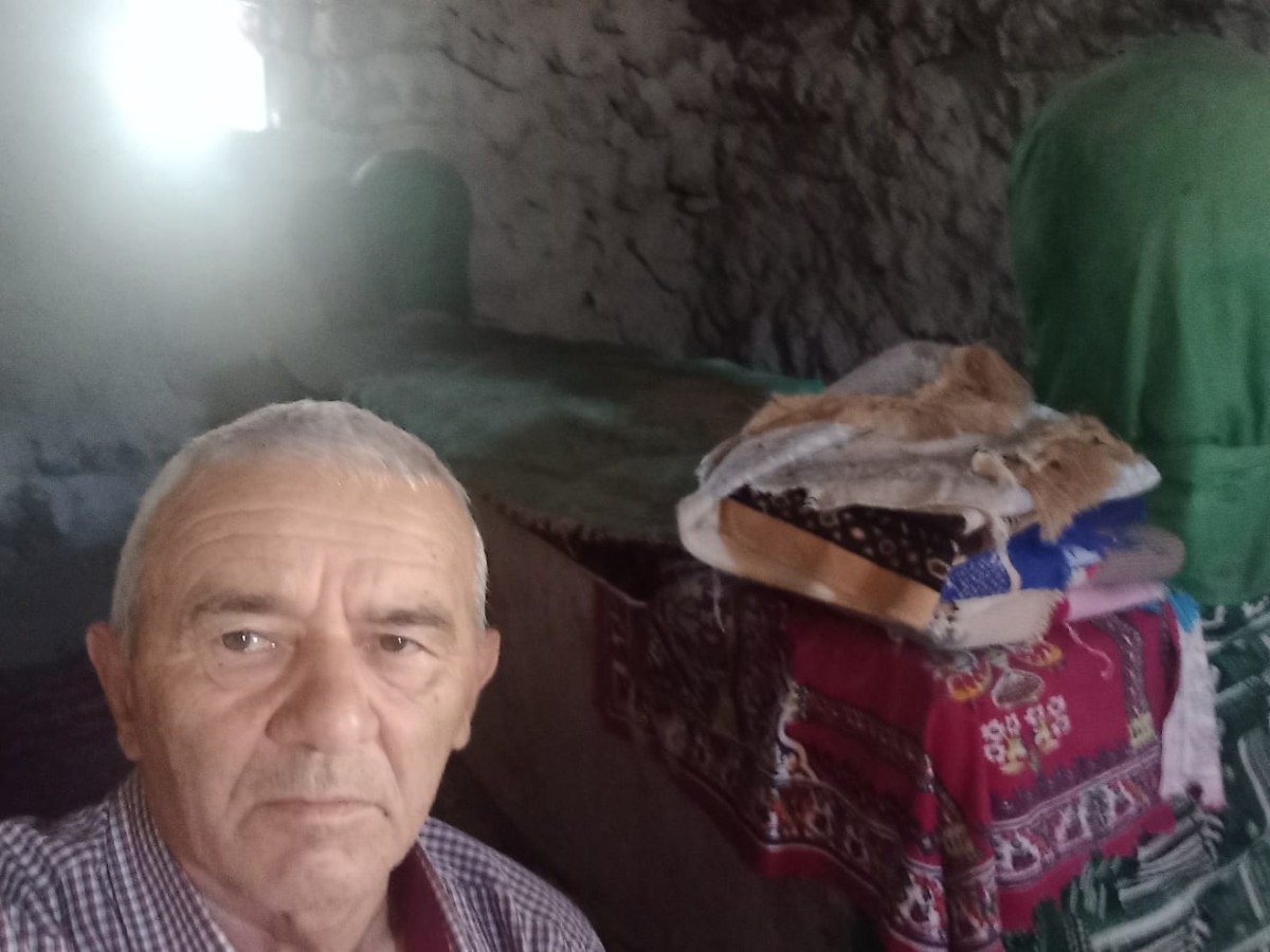 KULPAK KÖYÜNDE SÖĞÜT GÖLGESİNDE ÇOBAN KAHVALTISI