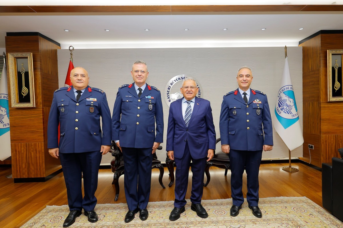 YENİ ATANAN KOMUTANLARINI AĞIRLADI