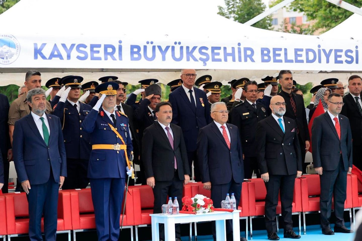 ZAFER BAYRAMI'NIN 104. YILINDA KAYSERİLİLER AYNI COŞKUYU PAYLAŞTI