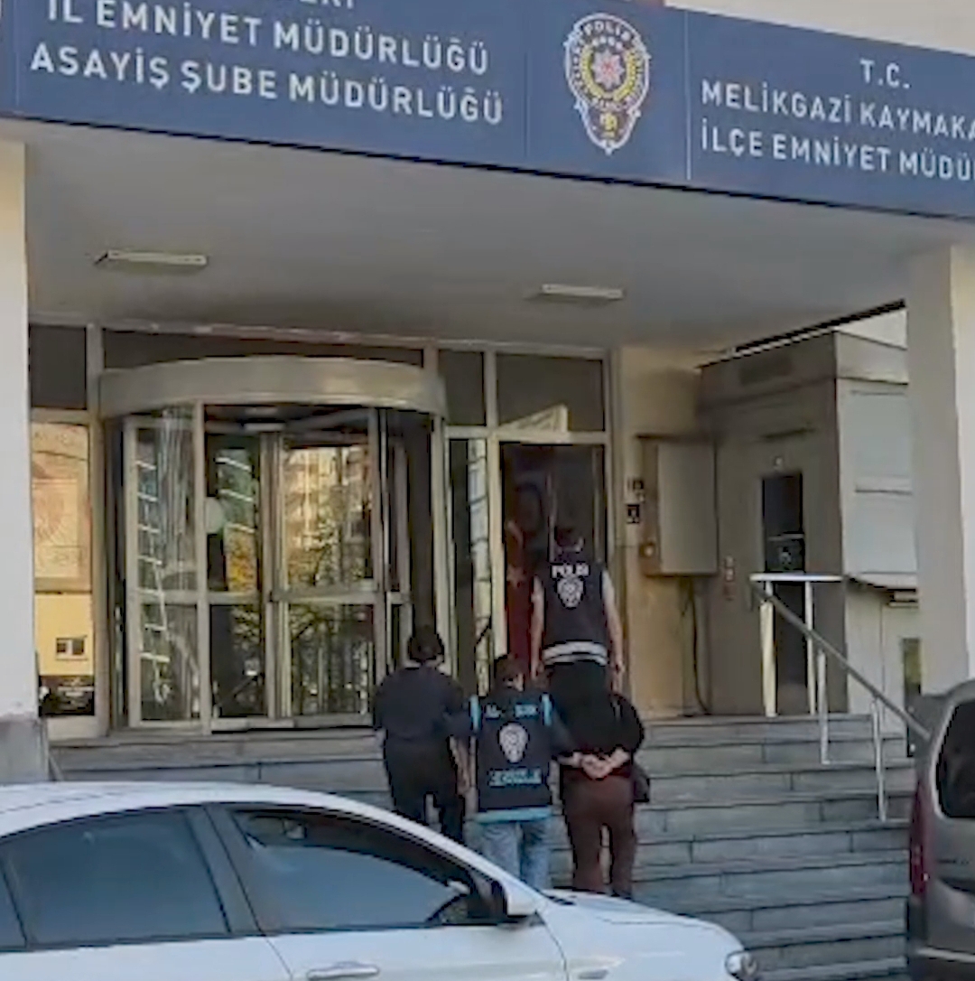 AKLA ZİYAN HlRSlZLlK ZANLILARI YAKALANDI 