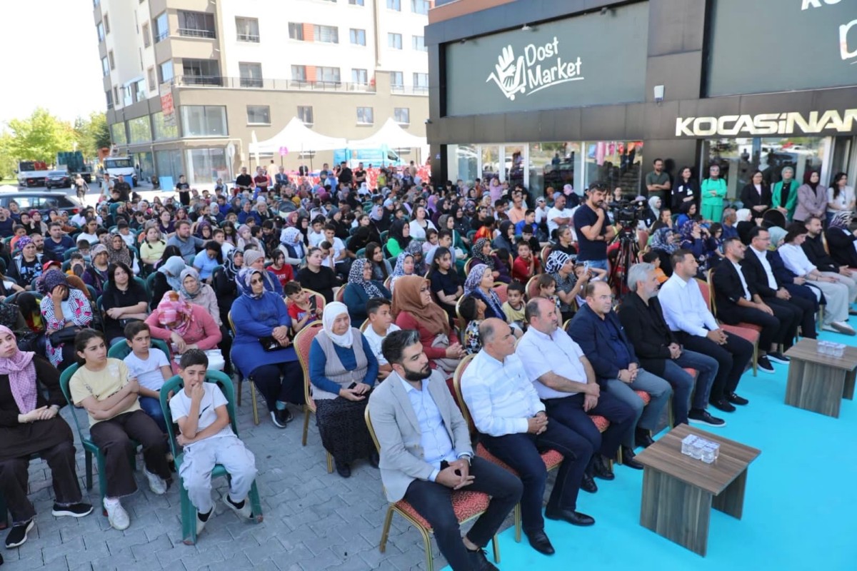 KOCASİNAN, İHTİYAÇ SAHİBİ ÖĞRENCİLERİN KIRTASİYE İHTİYAÇLARINI KARŞILADI