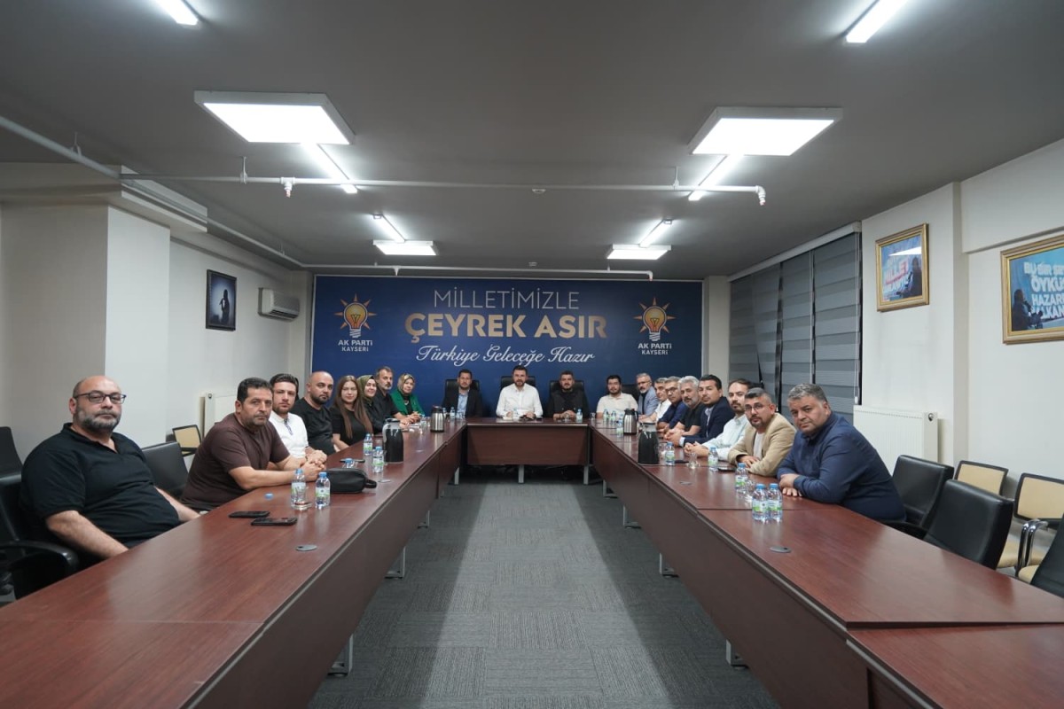 AK PARTİ'DE OKANDAN'DAN DEĞİŞİM