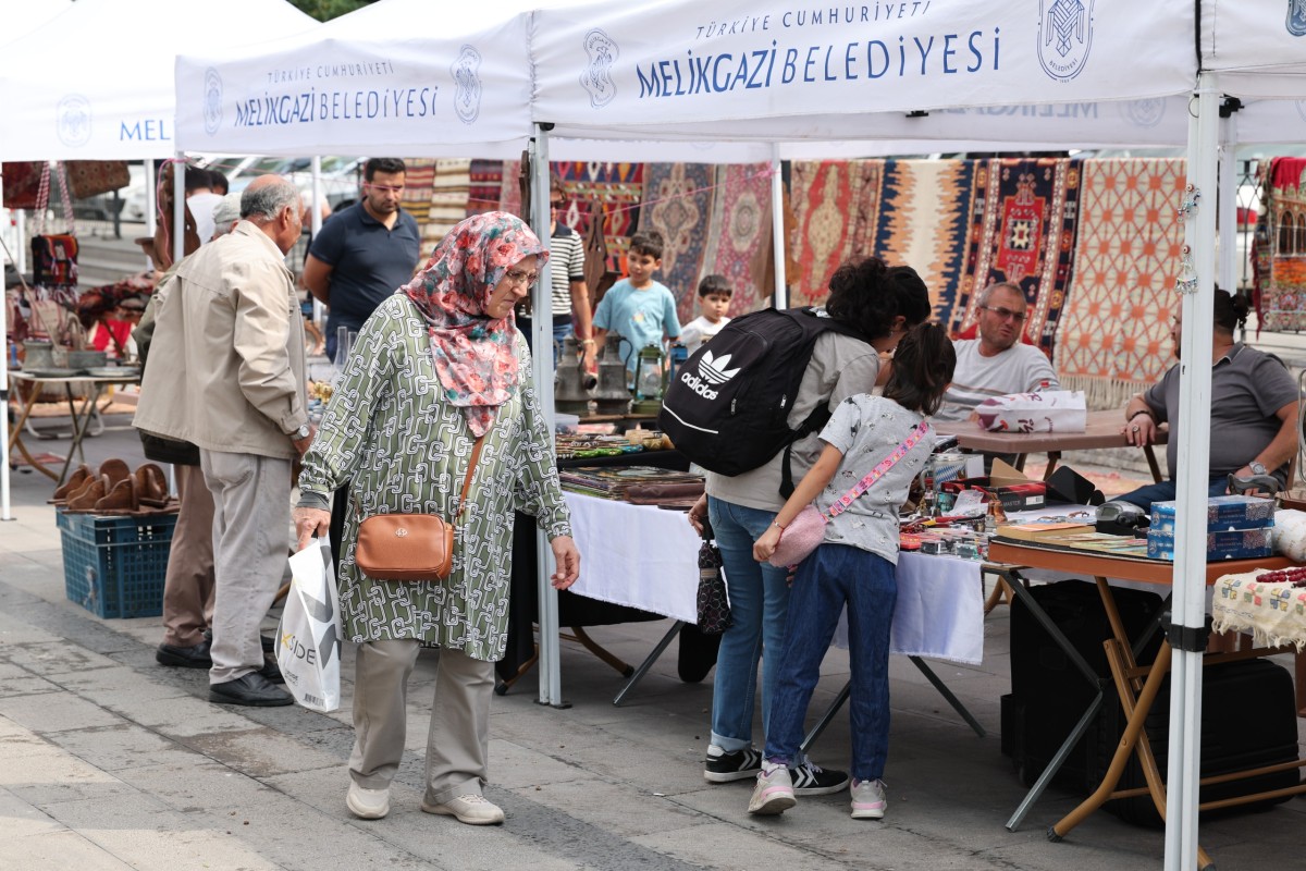 MELİKGAZİ BELEDİYESİ ANTİKA PAZARI NOSTALJİ RÜZGARLARI ESTİRDİ