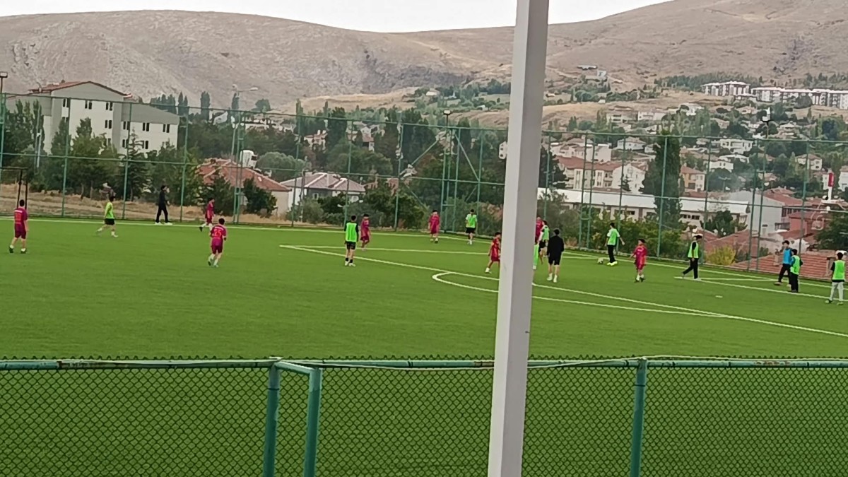 PlNARBAŞl'NDA DOSTLUK MAÇl