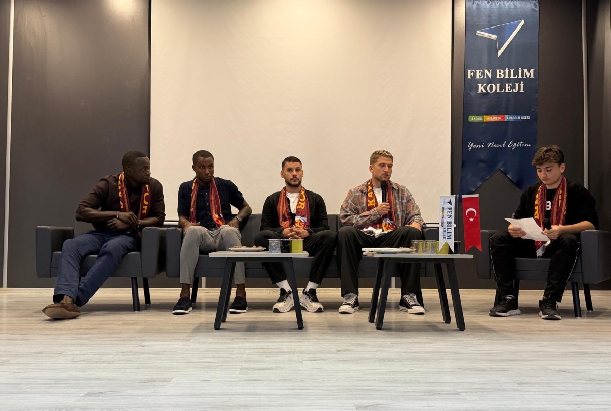 KAYSERİSPORLU OYUNCULAR ÖĞRENCİLERLE BULUŞTULAR 