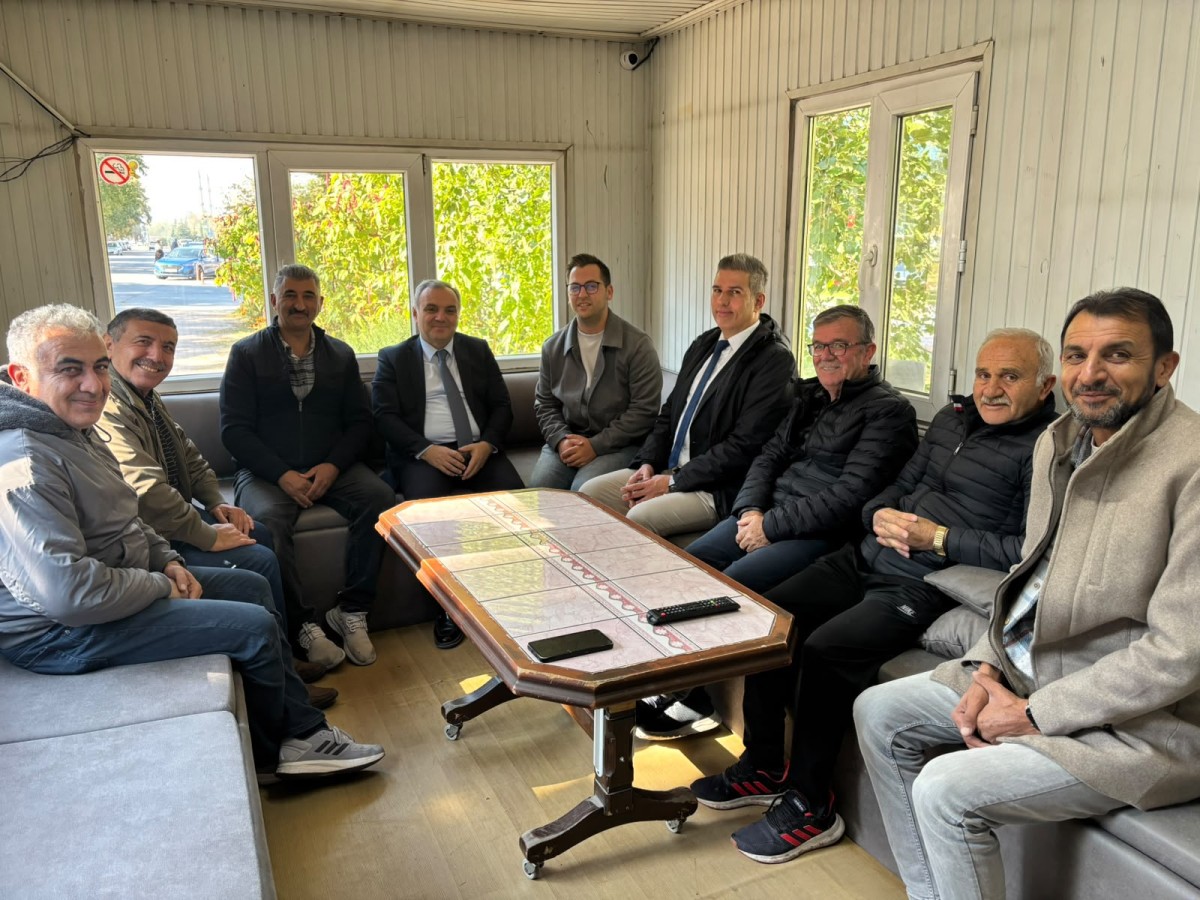 REKTÖR ALTUN KAMPÜSÜ GEZEREK ÖĞRENCİ VE ESNAFLA SOHBET ETTİ 