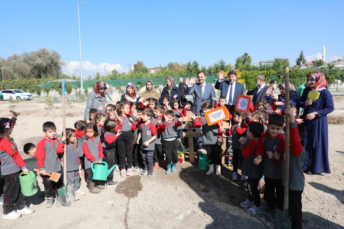 KOCASİNAN’DA MİNİK YÜREKLER GELECEĞE FİDAN DİKTİ
